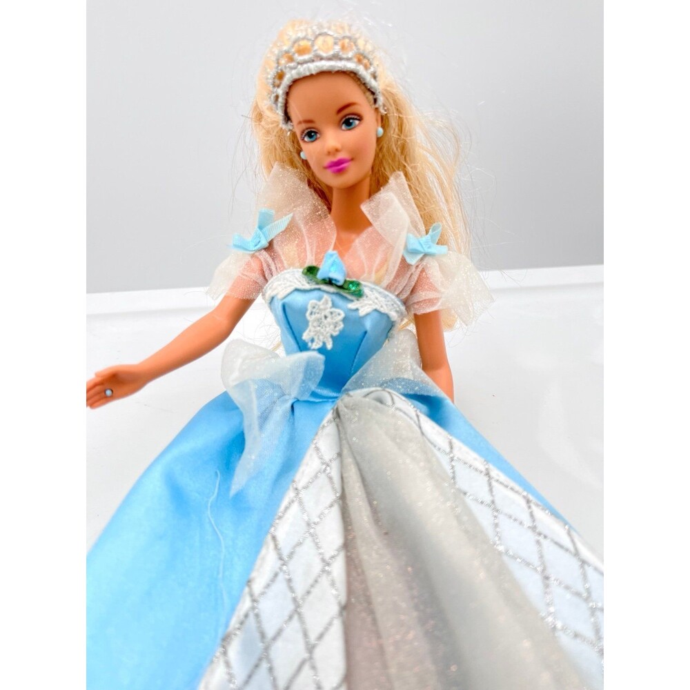 Vintage 1998 Mattel Sleeping Beauty Barbie Princess Aurora Blue Gown Tiara